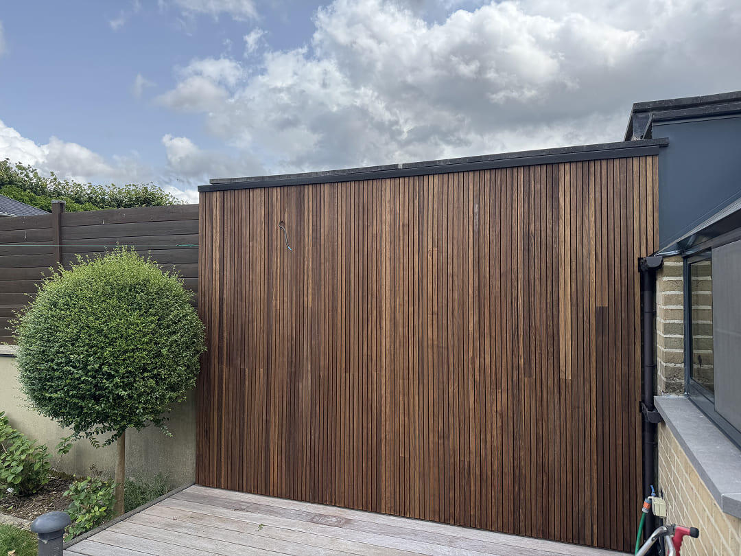 Houten composiet gevelbekleding